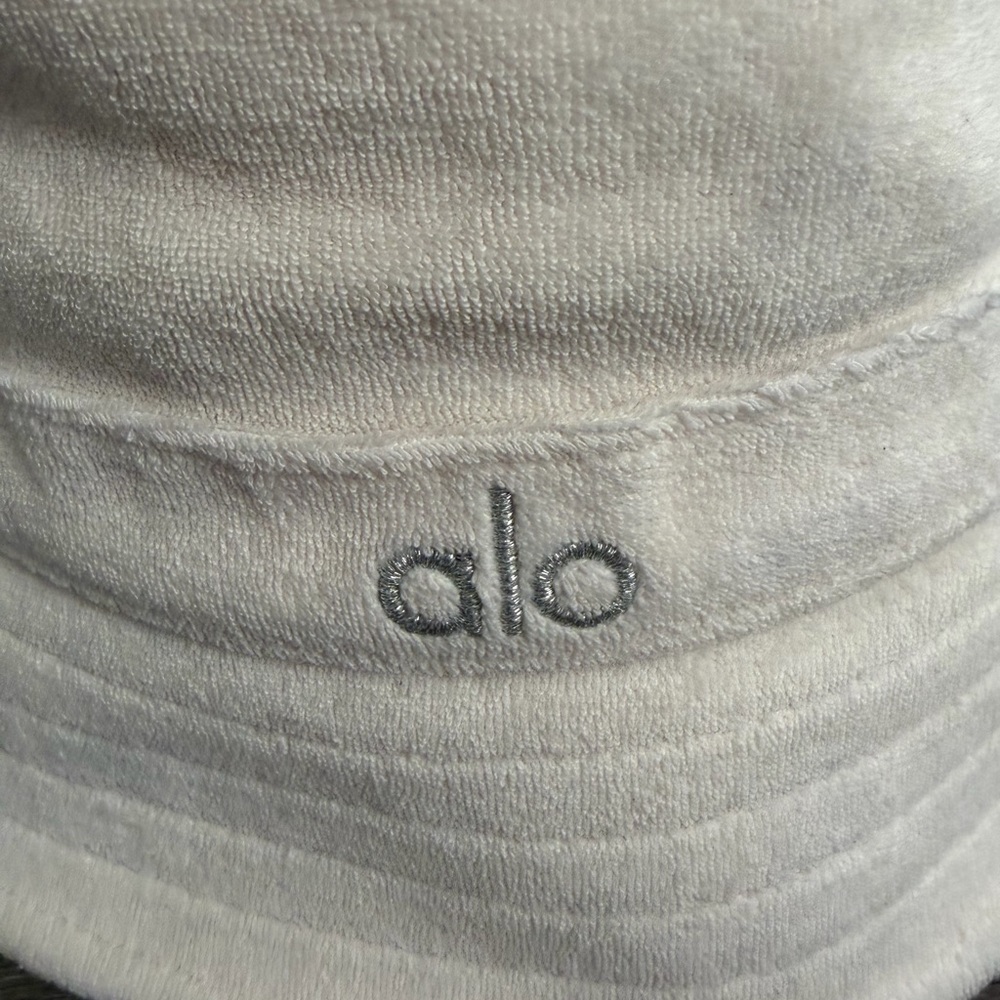 ALO Yoga Woman Soft Cream Hat - Picture 2 of 4